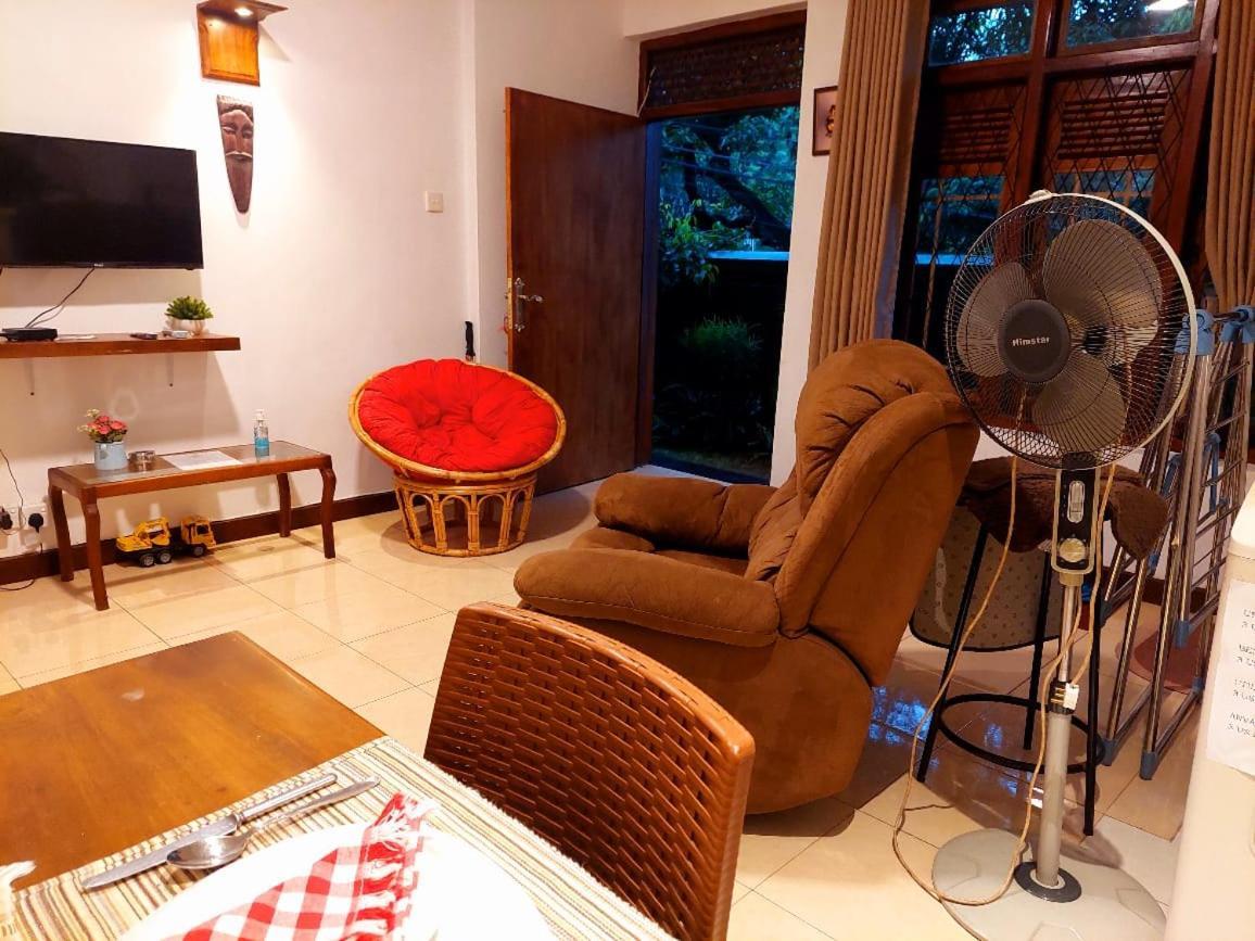 Golden Villa Kandy - "Free Pickup From Kandy " מראה חיצוני תמונה